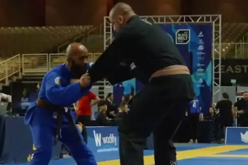 VIDEO: David vs Goliáš - Demetrious Johnson se utkal s o 40 kilo těžším soupeřem