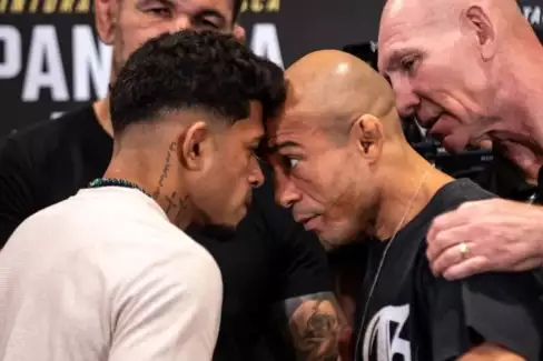 VIDEO: Vracející se legenda José Aldo si střihl hodně intenzivní staredown