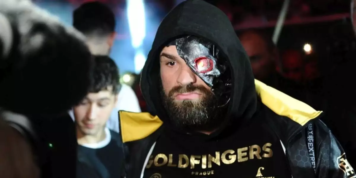 Bude to jiskřit? Vémola musí spojit síly s tváří, která po něm několikrát chtěla titul