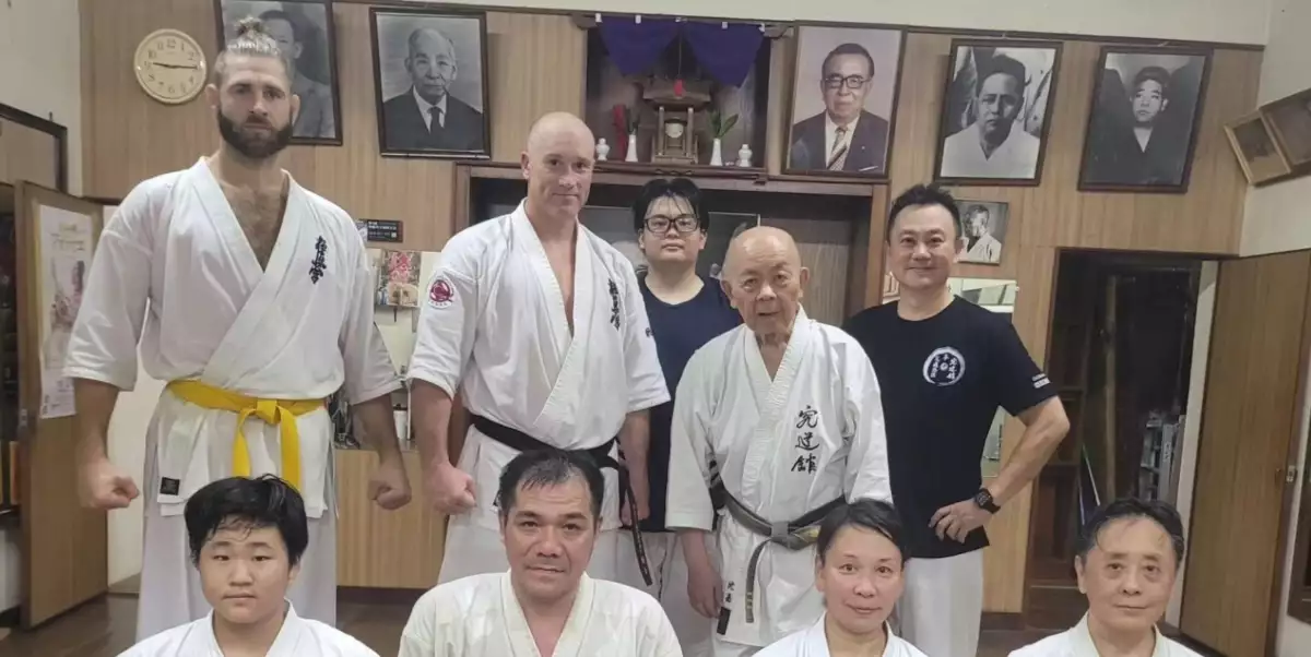 VIDEO: Tradiční gym, legenda a dobroty! Jak se Procházka připravuje v Japonsku?