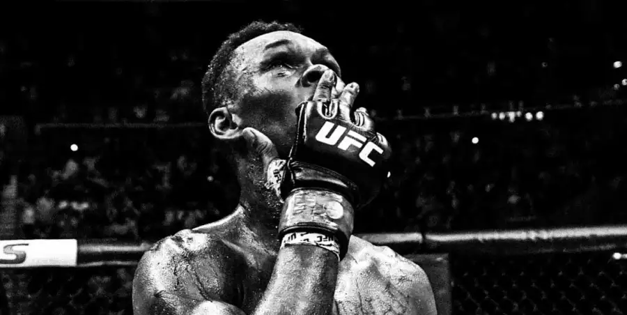 Konec? Israel Adesanya reaguje na bolestnou prohru s Du Plessisem