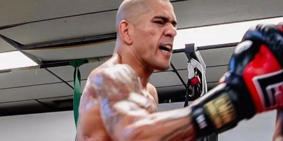 Alex Pereira vypadá tři týdny před bitvou s Procházkou obrovsky