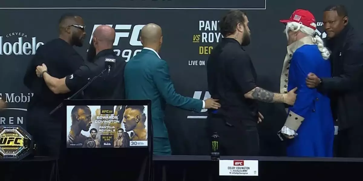 Tohle už Covington přehnal! Není divu, že po něm Edwards hodil láhev a chtěl se bít