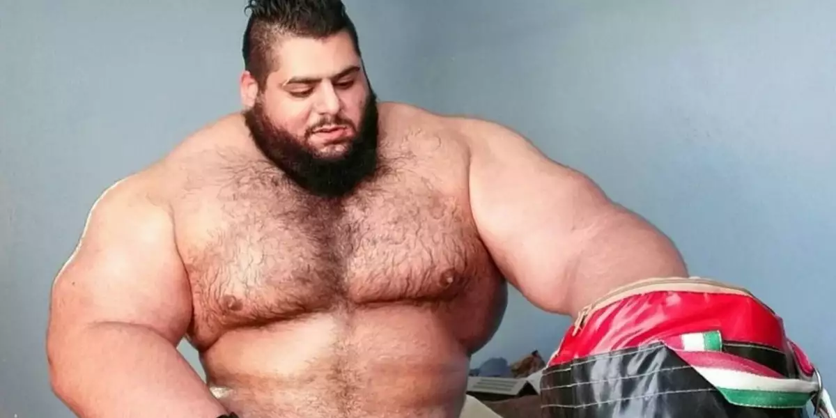 Íránský Hulk má ostrý vzkaz pro české fanoušky, kteří by mu prý měli být vděční