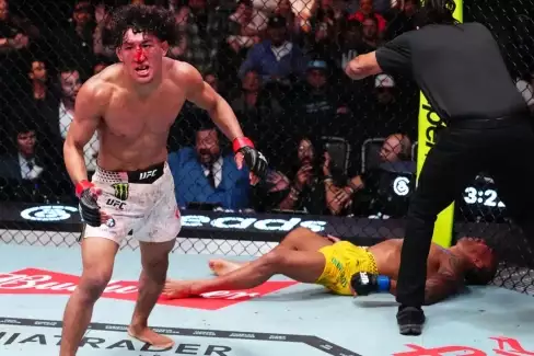 Jednou tam někdo zemře! UFC Veterán po děsivém kolapsu Barcelose varuje před tragédií