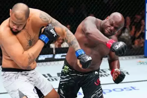 Hrozná chvíle na ukončení zápasu! UFC elita reaguje na rychlé vítězství Lewise