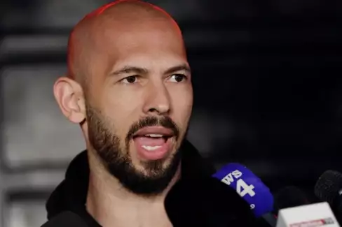 Bývalý kontroverzní kickboxer Andrew Tate čelí dalším deseti obviněním