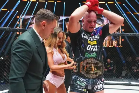 De Fries stále mimo hru! KSW oznámilo další titulovou bitvu, Vojčáka čeká slavné jméno