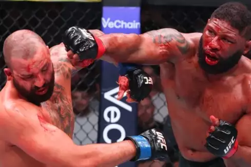 Hospitalizovaný Curtis Blaydes reaguje na šílenou bitvu s Hokitem