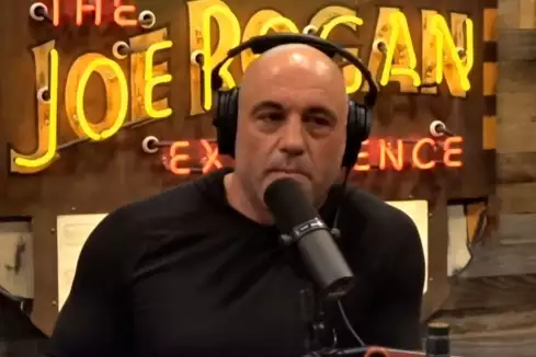 Jděte do pr*ele! Podcastový král Joe Rogan odmítl hru podle pravidel prestižních cen!