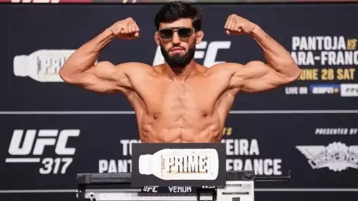 Ty blázne! Který slavný herec odmítl souboj s Armanem Tsarukyanem?