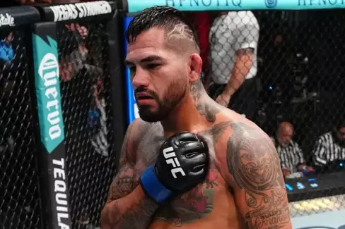 Anthony Hernadez reaguje na tvrdou porážku se Stricklandem