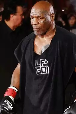 Souboj s nejlepším MMA zápasníkem! Uvidíme Mikea Tysona v další epické bitvě?