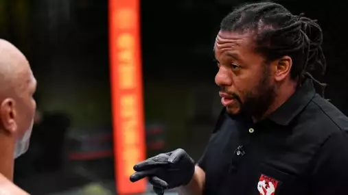 Herb Dean pod další palbou kritiky! Ozvali se bývalí UFC šampioni
