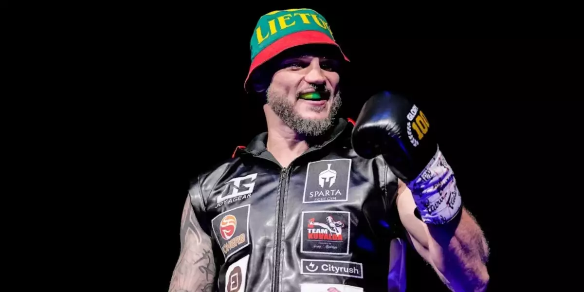 Bývalý šampion GLORY šokoval fanoušky a vyrazil na kontroverzní demonstraci!