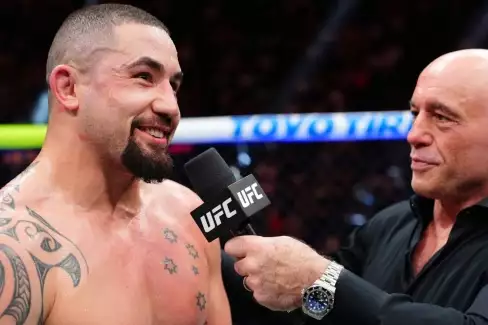 Rogan to během přenosu přehnal? Whittaker mu nyní odpověděl