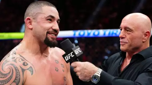 Rogan to během přenosu přehnal? Whittaker mu nyní odpověděl