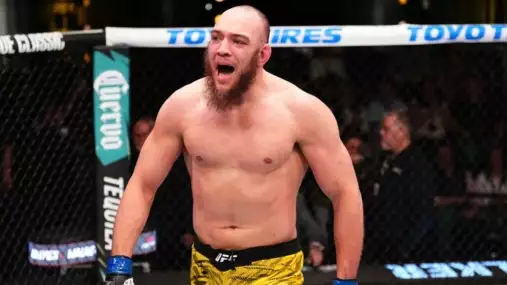 VIDEO: Walker to opět dokázal a vyrovnal UFC rekord