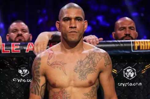 Další indicie? Alex Pereira opět o něco blíže přechodu do těžké váhy?