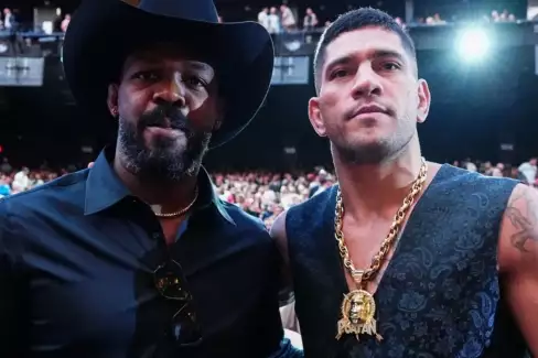 Pereira reaguje na Jonesovy zdravotní problémy a mluví o další bitvě