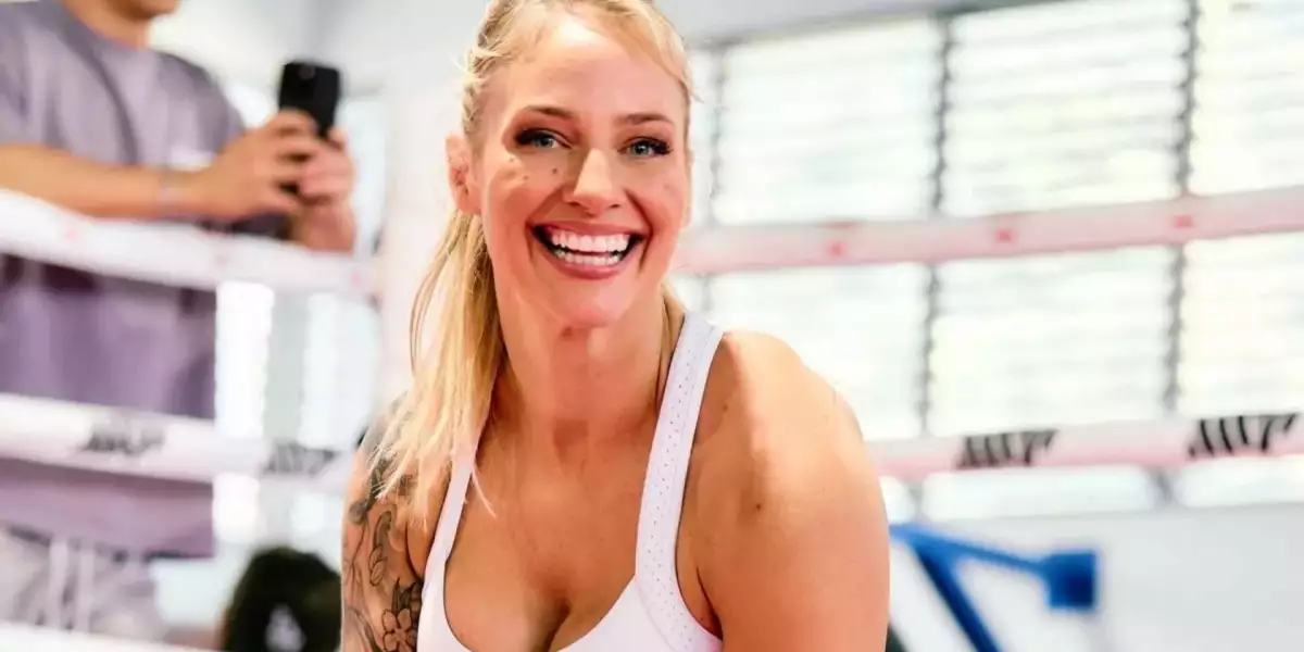 VIDEO: Vnadná Ebanie Bridges před dalším zápasem provokovala na váze