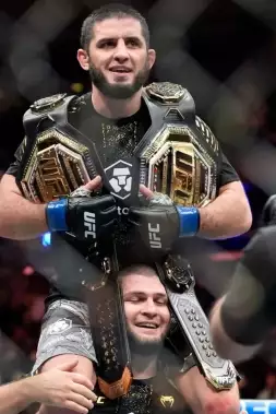 Blíží se velký přestup? Šampion Makhachev promluvil o nové hvězdě