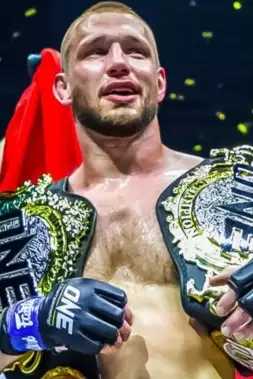 Jediný zápasník, který může v UFC zastavit vzestup bývalého šampiona De Riddera?