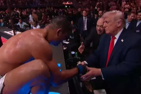 Na bojovníka jsi moc hezký! Prezident Trump a Costa v podivném rozhovoru