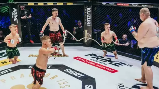 VIDEO: Co tohle bylo? Liliputi s lanem v bizarním souboji skolili obra!