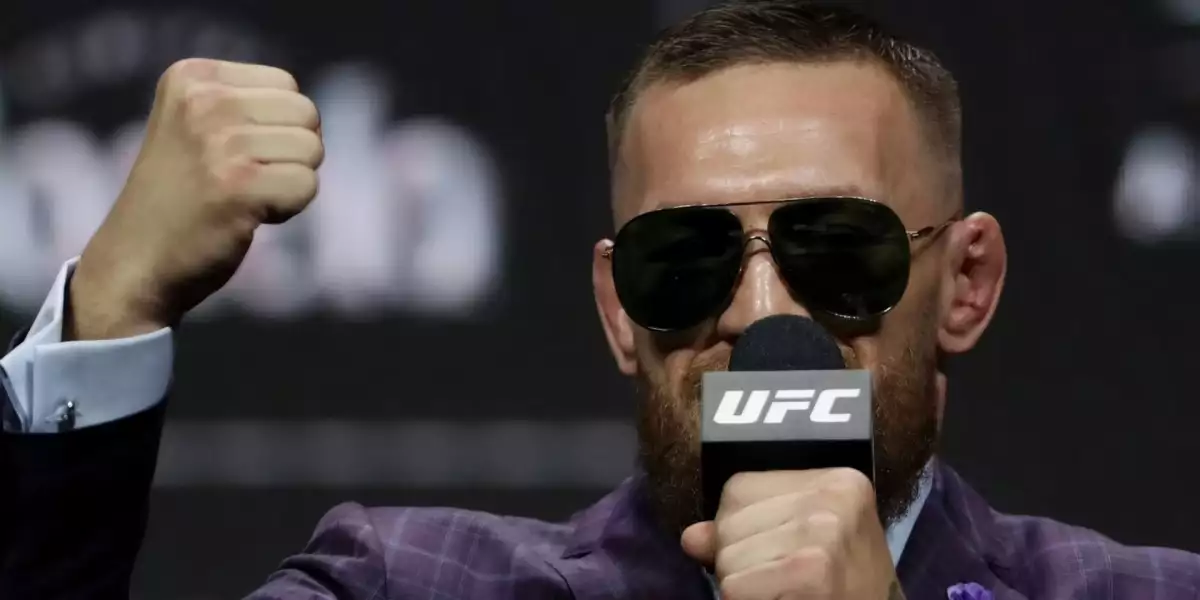 Držte mu palce! Smolně zraněný Conor McGregor míří na další operaci