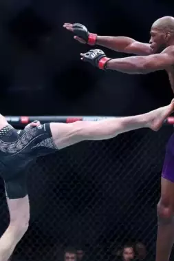 Co tohle bylo? Zápasníci zklamaně reagují na otřesný souboj Page vs Patterson