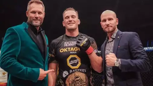 Viktor Pešta zklamaně reaguje na pohotově zrušený zápas s Willem Fleurym