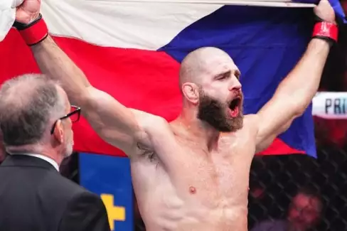 Nevyhnutelný souboj? Procházka má dalšího nečekaného vyzyvatele