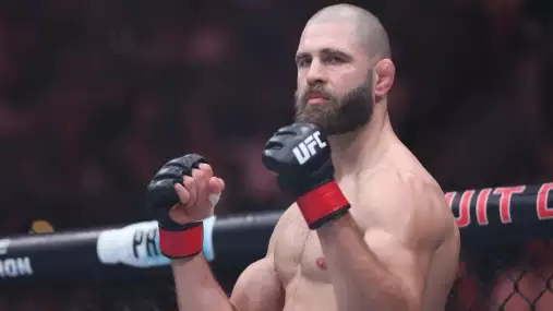 Nebezpečná konkurence pro Procházku! Do polo-těžké váhy míří obávaný škrtič