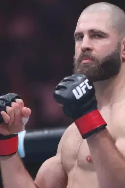 Nebezpečná konkurence pro Procházku! Do polo-těžké váhy míří obávaný škrtič