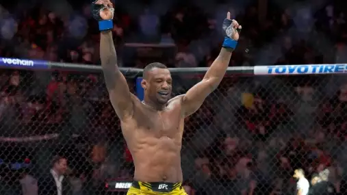 Zápas o titulového vyzyvatele? Těžká váha UFC se dává do pohybu!  