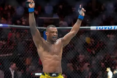 Zápas o titulového vyzyvatele? Těžká váha UFC se dává do pohybu!  