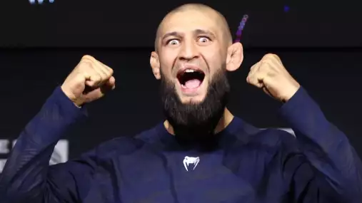 Chimaev se vrací do boje o titul! Čeká ho kontroverzní hvězda UFC