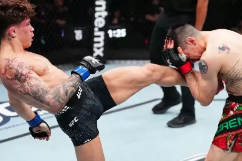 Bývalý šampion neuspěl! Moreno si nedokázal poradit s talentovaným Angličanem