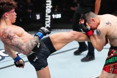 Bývalý šampion neuspěl! Moreno si nedokázal poradit s talentovaným Angličanem