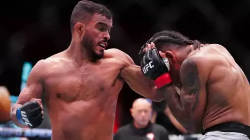 Další tvrdý konec v UFC! Brazilec po sérii porážek dostal padáka