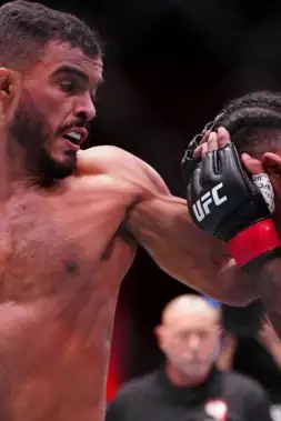 Další tvrdý konec v UFC! Brazilec po sérii porážek dostal padáka