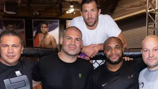 Velký návrat UFC legendy? Bývalý šampion jedná o nové smlouvě! 