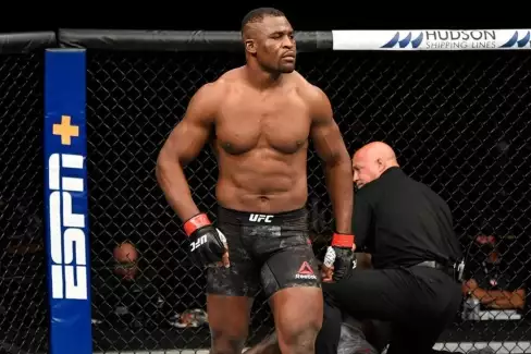 Francis Ngannou je zpět a trenér varuje: Je nejnebezpečnější na planetě!