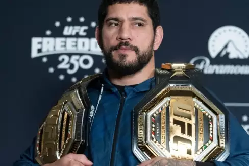 Alex Pereira rozvířil spekulace! Provokatér Hokit v UFC končí?