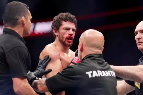 Shem Rock si postěžoval, jak ho UFC donutilo bojovat se zraněním