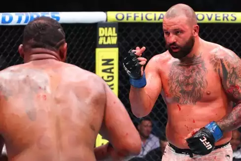 Nejlepší zápas, jaký jsem kdy viděl! Zápasníci reagují na šílenou bitvu těžkotonážníků