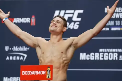Osudové setkání? UFC bijec si vzal sestru borce, se kterým prohrál
