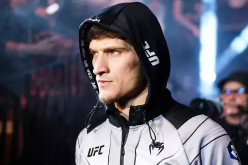 Co se stalo s neporaženým Evloevem? Tajemný virus napadl jeho tělo! 