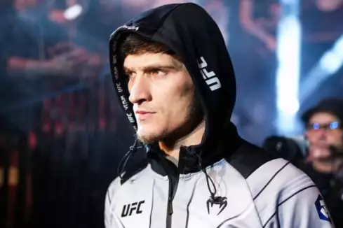 Co se stalo s neporaženým Evloevem? Tajemný virus napadl jeho tělo! 